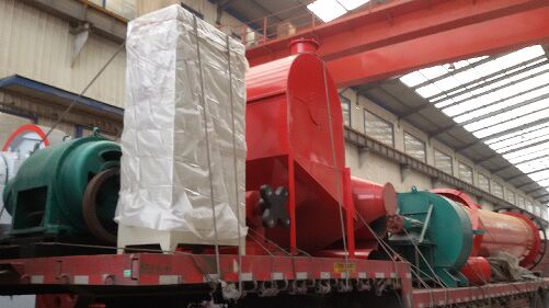 球磨機配套設(shè)備裝車發(fā)貨圖片